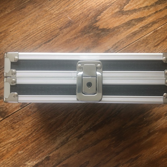 Vaultz key lock box - Picture 2 of 3